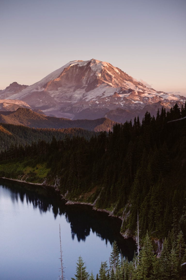 A sunset view of Mount rainier.
