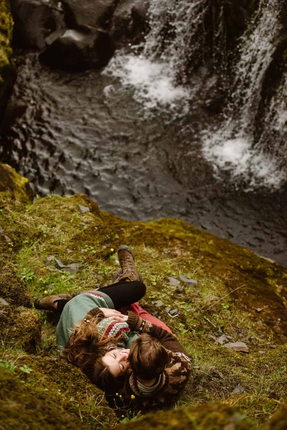hiking-engagement-photographer