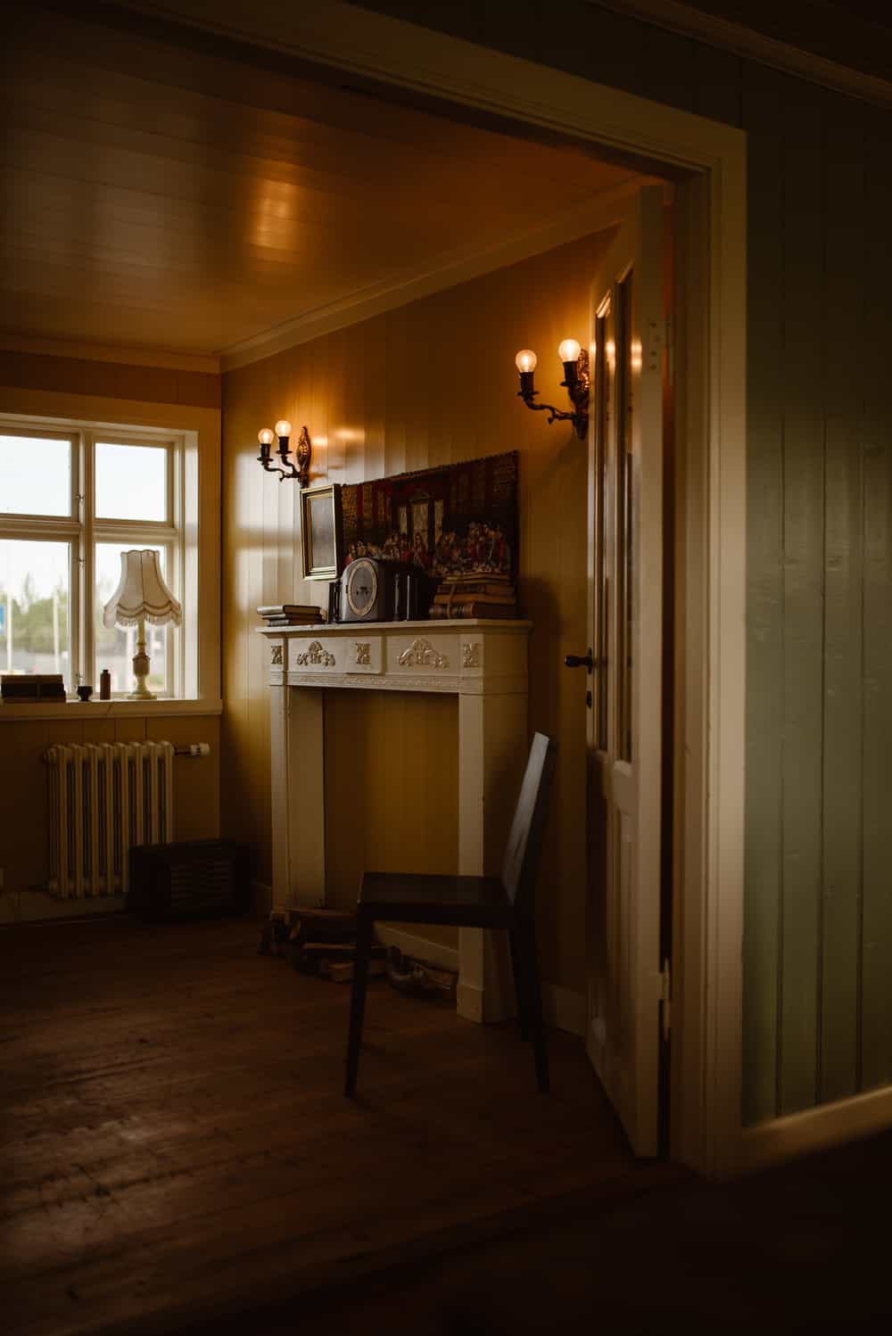An image of the inside of a restaurant in Iceland.